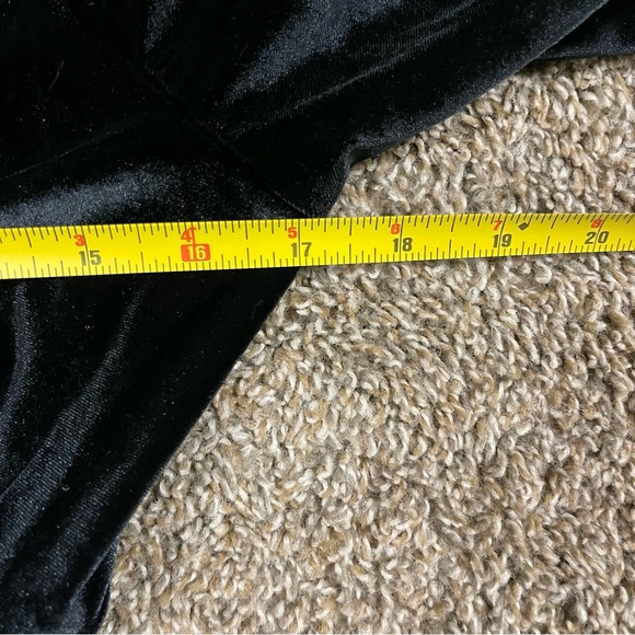 Victoria's Secret Deep V Black Velvet Bodysuit Lingerie Lace Size Large BNWT - Picture 5 of 5